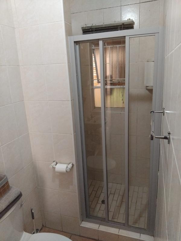 To Let 1 Bedroom Property for Rent in Kannoniers Park North West